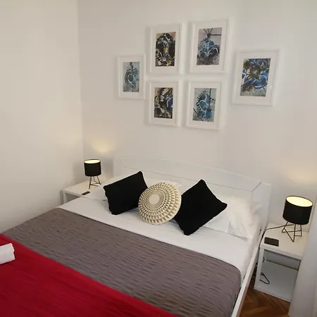 Pensionat Palace De Lupis-guest House
