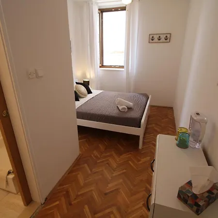 Palace De Lupis-guest House Gostinjska kuća