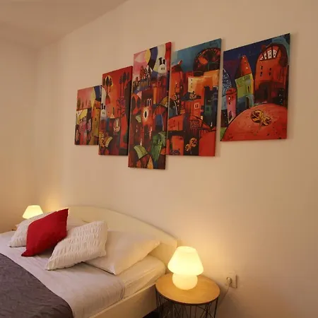 Palace De Lupis-guest House Pensionat