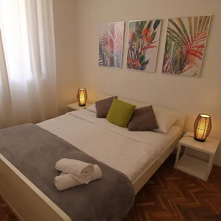 Pensionat Palace De Lupis-guest House Hvar Town
