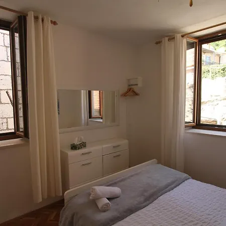 Palace De Lupis-guest House