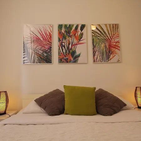 Palace De Lupis-guest House